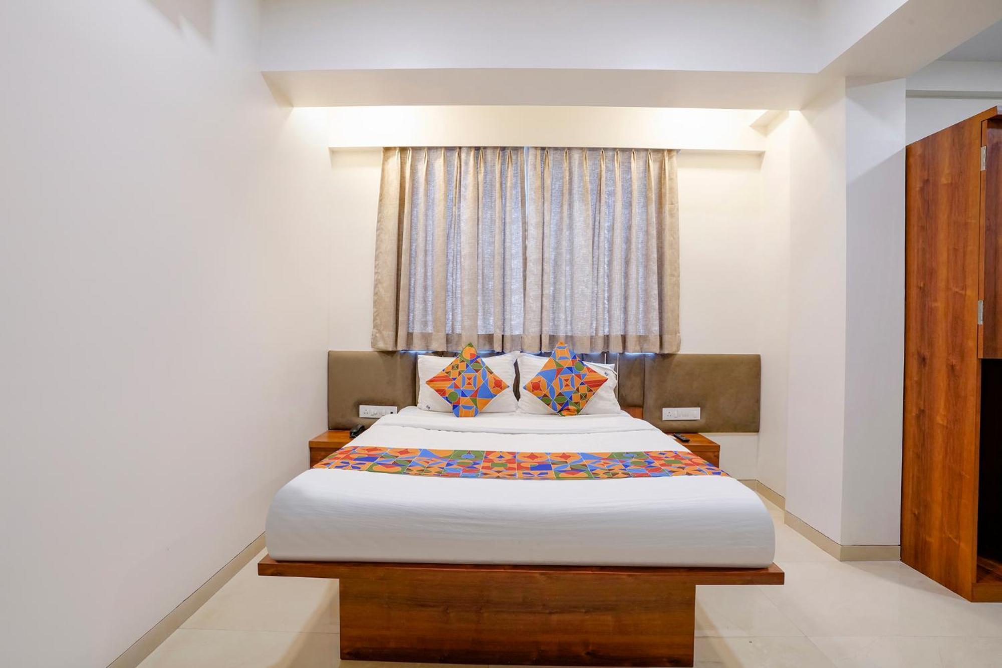 Fabhotel The Mint Mumbai Exterior photo