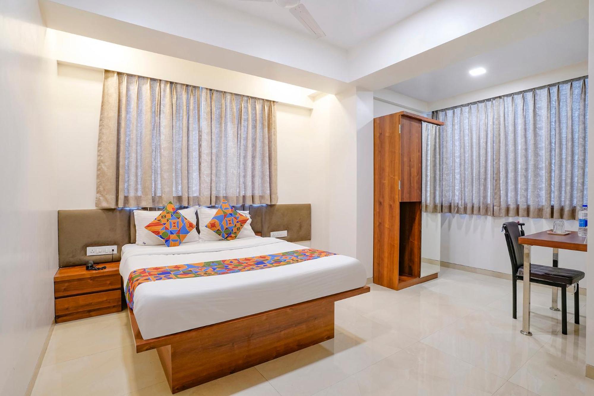 Fabhotel The Mint Mumbai Exterior photo
